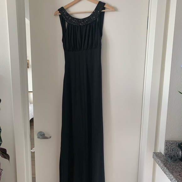 Black Long Dress with sequins appliqué open back - Picture 1 of 8